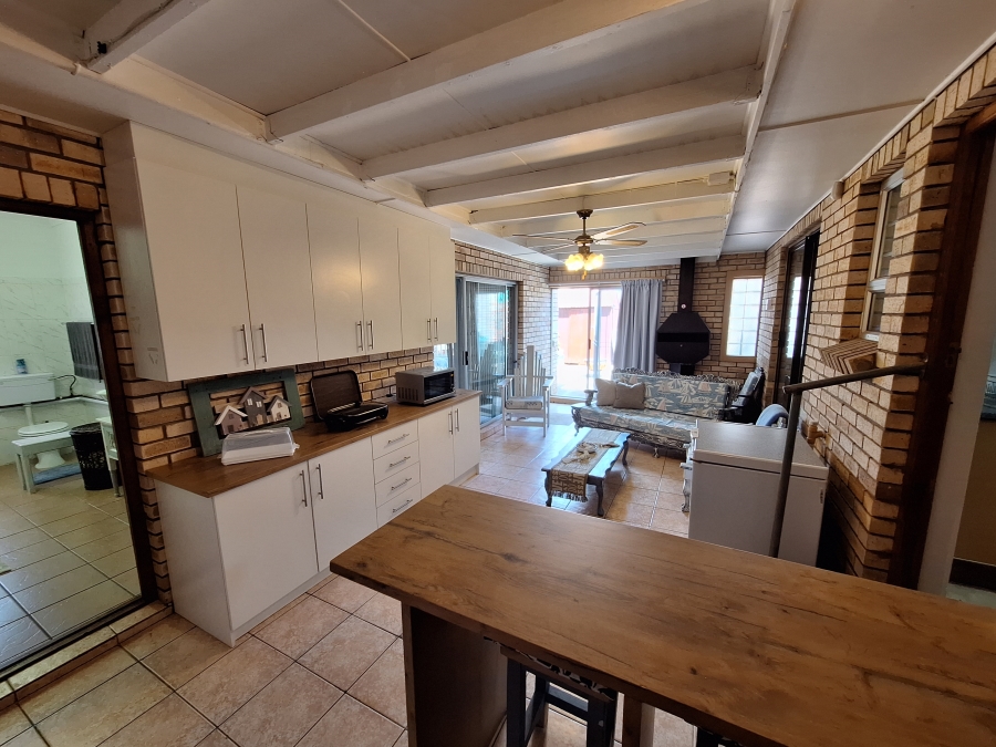 4 Bedroom Property for Sale in Wavecrest Eastern Cape